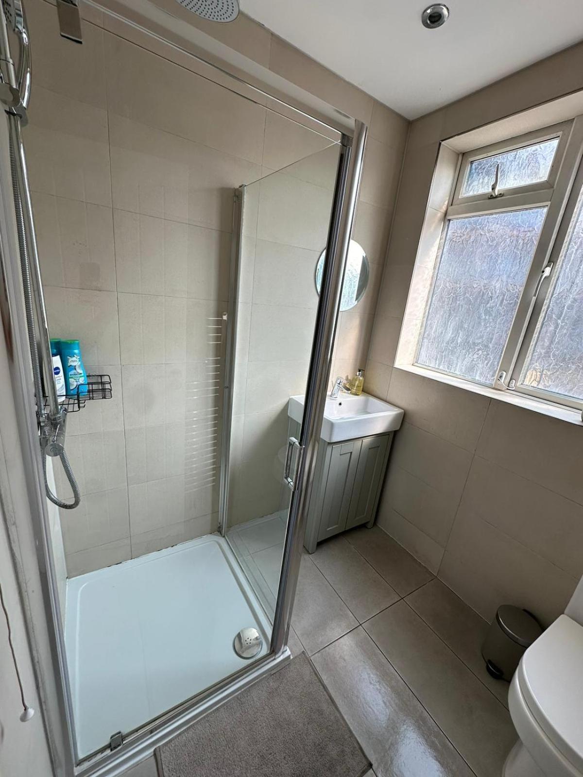 Central & Cozy 3Br Apt - High Chair - Free Parking ลอนดอน ภายนอก รูปภาพ